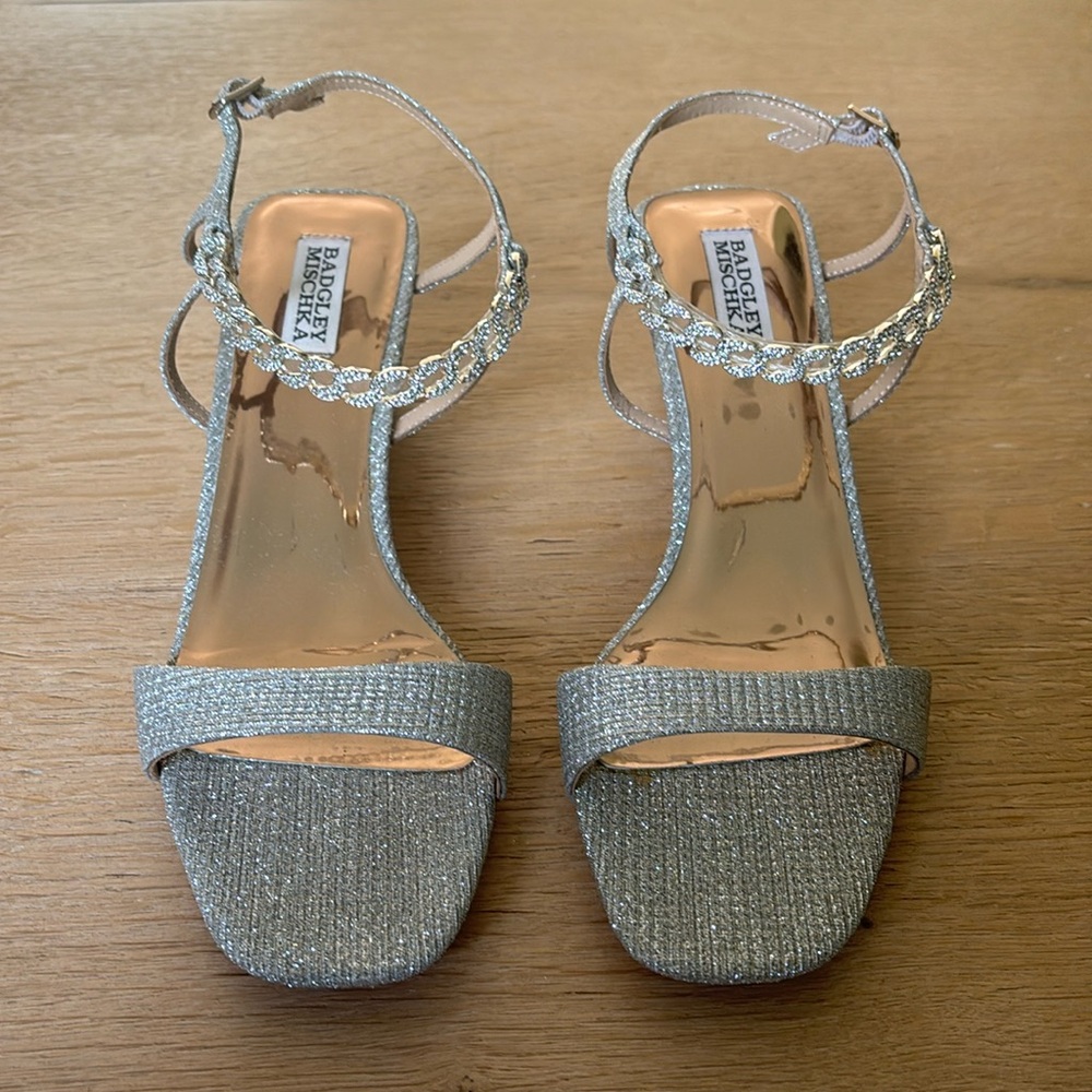 Badgley Mischka Kaelyn Mid Wedge Heel Silver size 10- like new